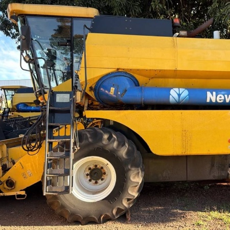 Colheitadeira New Holland TC 5070 ano 2009