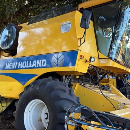 Colheitadeira New Holland TC 5070 ano 2009