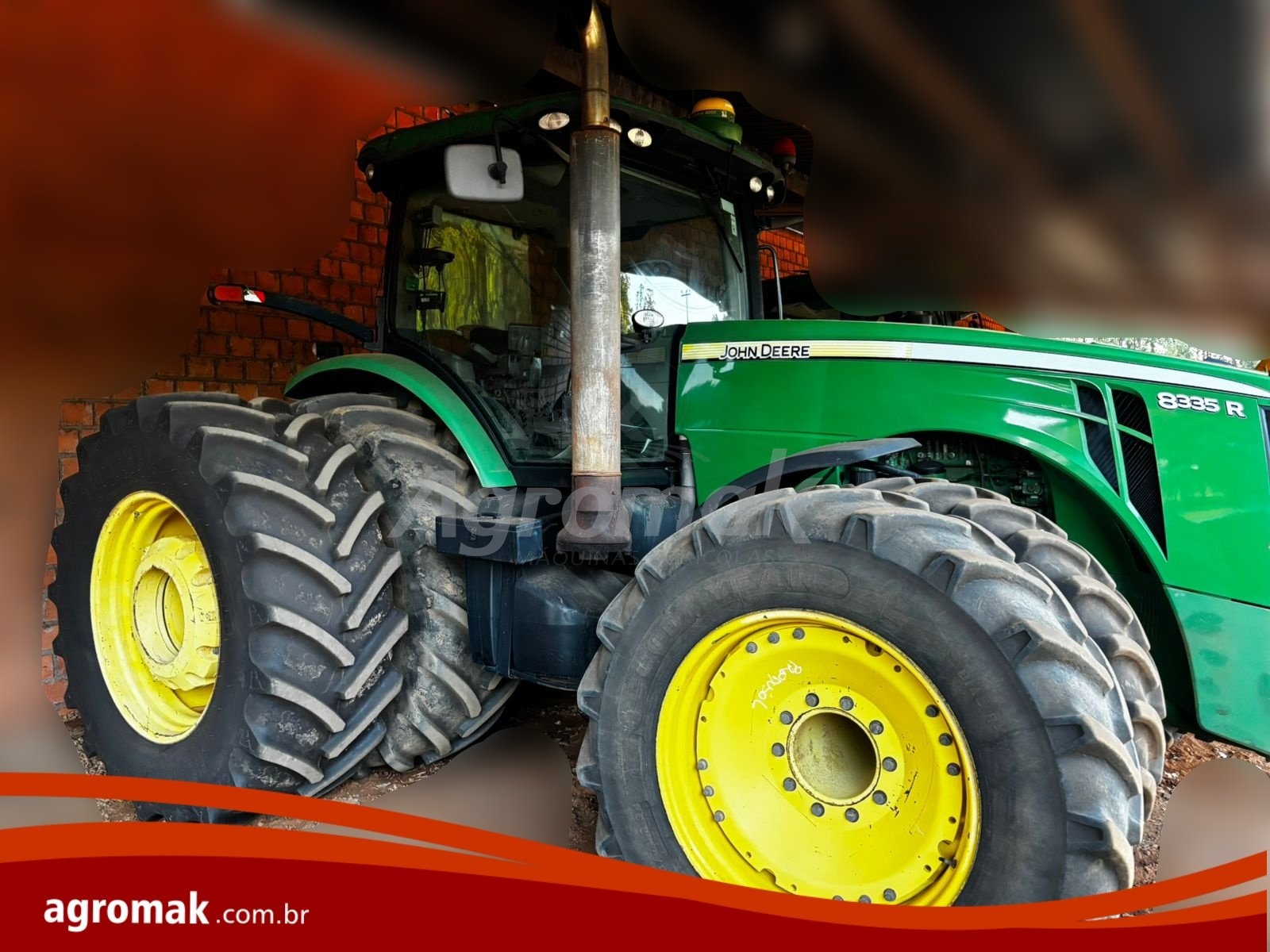 Trator John Deere 8335R ano 2012