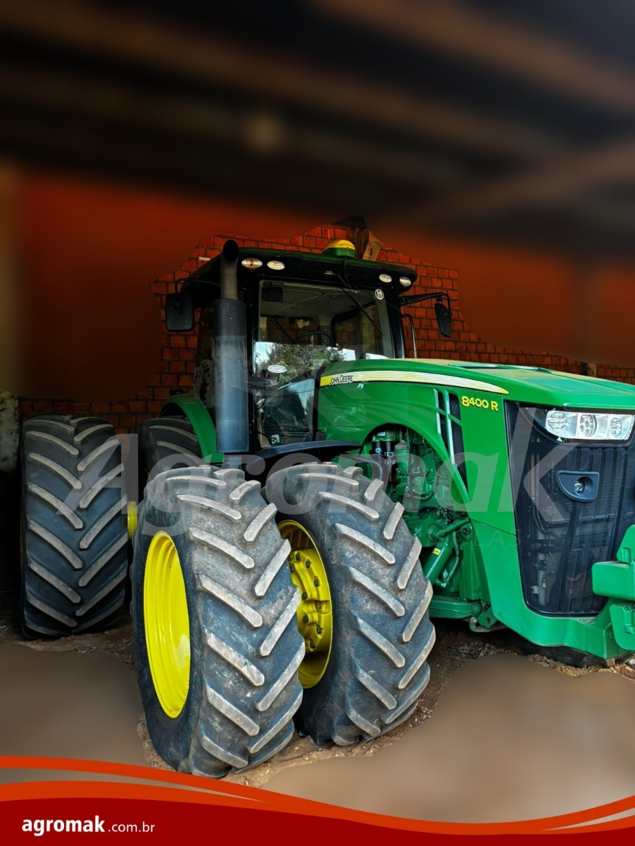 Trator John Deere 8400R ano 2022