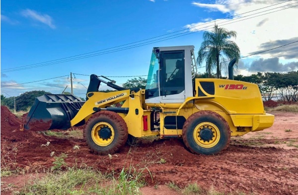 Pá Carregadeira New Holland W130B ano 2008
