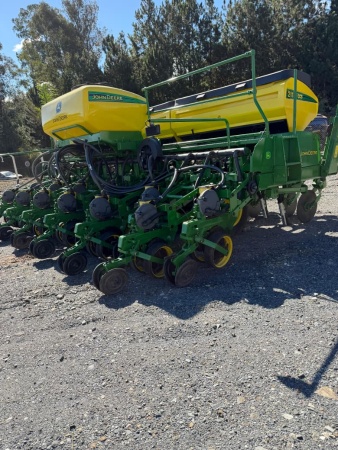 Plantadeira John Deere 2113 CCS ano 2010