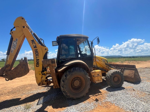 Retroescavadeira New Holland B110B ano 2021