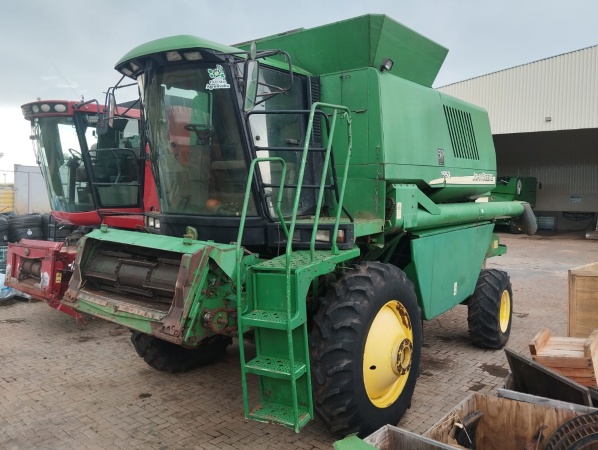 Colheitadeira John Deere 1550 ano 2004 - 1550 - Máquinas Agrícolas