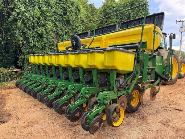 Plantadeira John Deere 1111 ano 2014