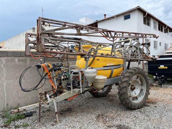 Pulverizador KO 2000 Litros ano 2012