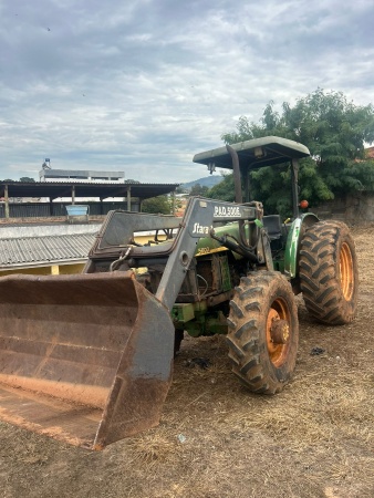 Trator John Deere 5603 ano 2008