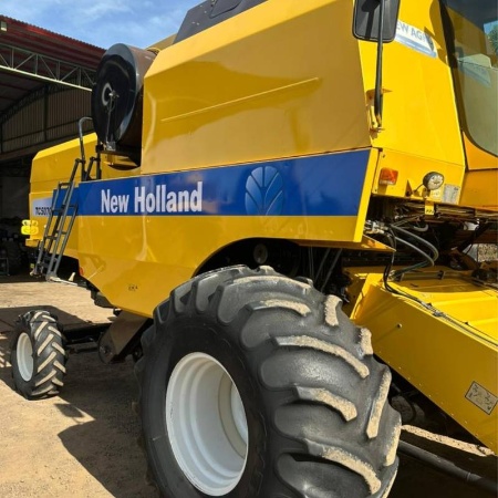 Colheitadeira New Holland TC 5070 ano 2013