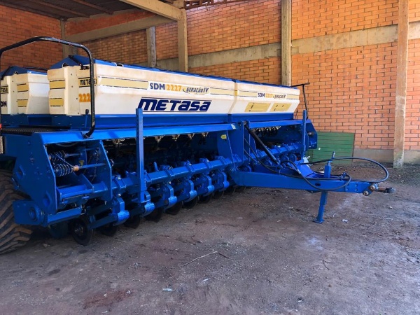 Plantadeira Metasa Plantadeira Metasa  Linhas 9x50 ano 1998