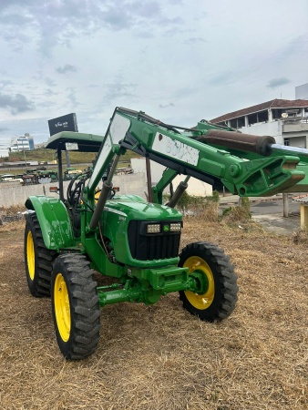 Trator John Deere 5055E ano 2012