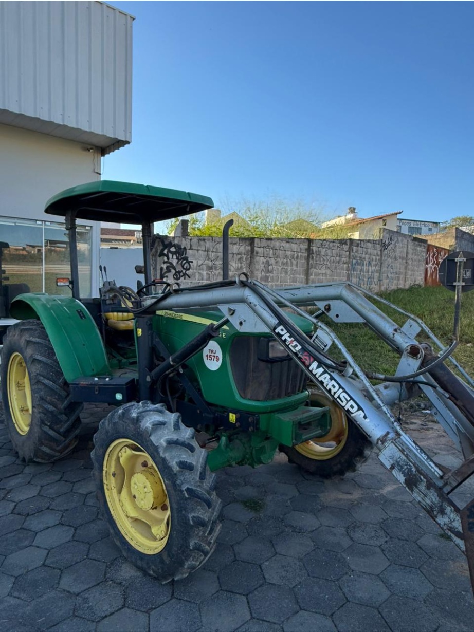 Trator John Deere 5055E ano 2013