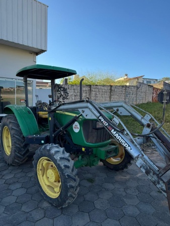 Trator John Deere 5055E ano 2013