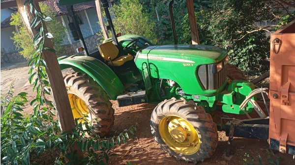 Trator John Deere 5055E ano 2018