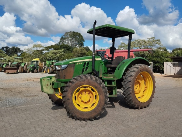 Trator John Deere 5070E ano 2019