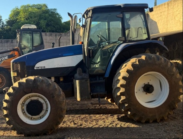 Trator New Holland TM 7010 ano 2011 - TM 7010 - Máquinas Agrícolas