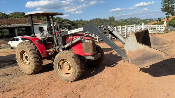 Trator Massey Ferguson 4707 4x4 ano 2019