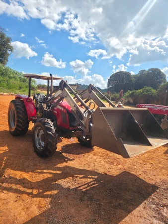 Trator Massey Ferguson MF 4283 ano 2016