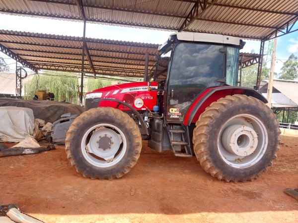 Trator Massey Ferguson MF 6713 ano 2021