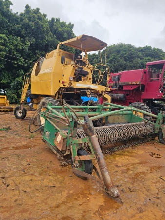 Colheitadeira New Holland 4040 ano 1990