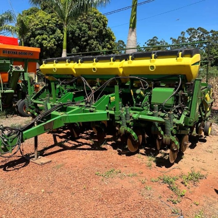 Plantadeira John Deere 1111 ano 2011