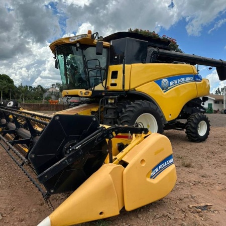 Colheitadeira New Holland CR 6080 ano 2015