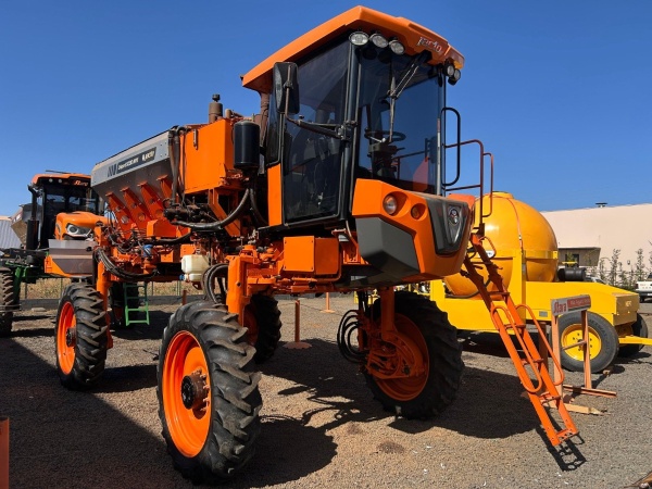 Distribuidor Autopropelido Jacto Uniport 5030 NPK ano 2019