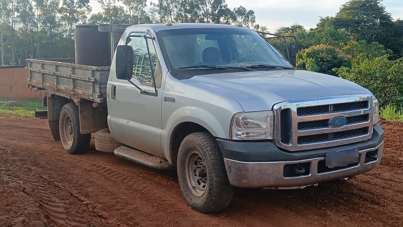 Caminhão Ford F-350 ano 2011
