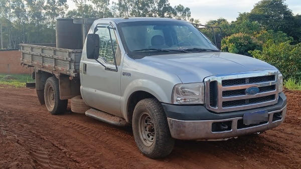Caminhão Ford F-350 ano 2011