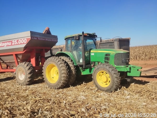 Trator John Deere 6145J ano 2012