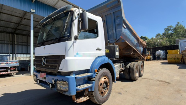 Caminhão Mercedes Benz MB 2831 ano 2011