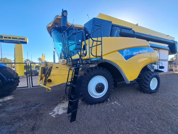 Colheitadeira New Holland CR 9060 ano 2010