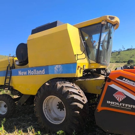 Colheitadeira New Holland TC 5090   ano 2008