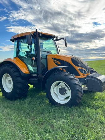 Trator Valtra A134 HiTech