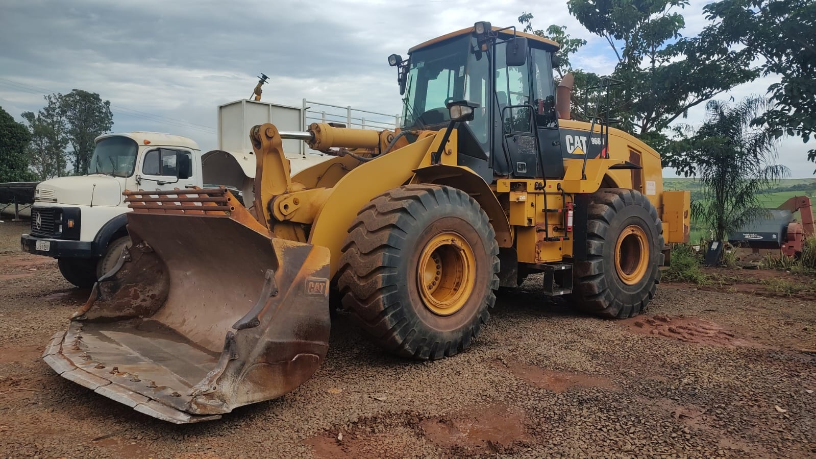 Pá Carregadeira Caterpillar 966H ano 2015