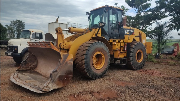 Pá Carregadeira Caterpillar 966H ano 2015