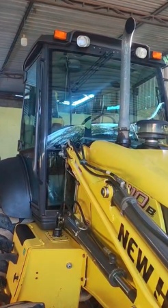 Retroescavadeira New Holland B110B ano 2022