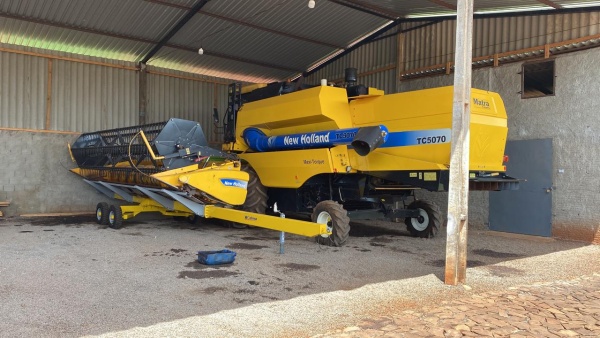 Colheitadeira New Holland TC 5070 ano 2010