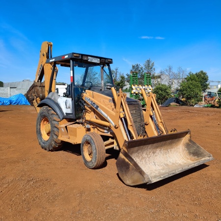 Retroescavadeira Case 580 M ano 2012