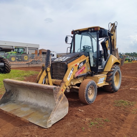 Retroescavadeira Caterpillar 416 E ano 2012