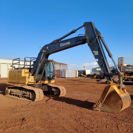 Escavadeira John Deere 200G ano 2022