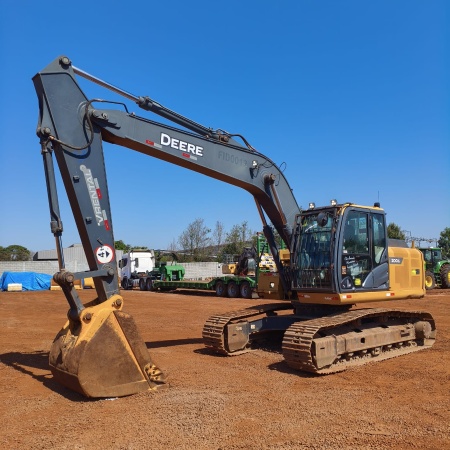 Escavadeira John Deere 200G ano 2022