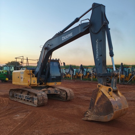 Escavadeira John Deere 200G ano 2022