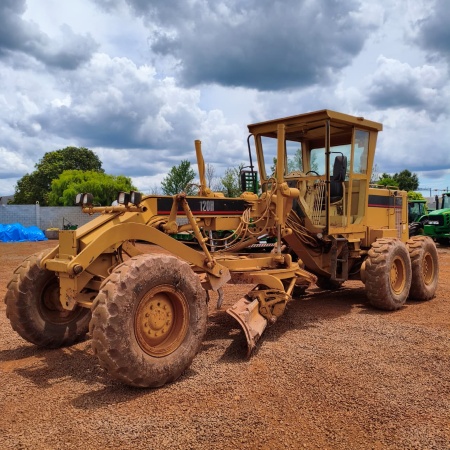 Motoniveladora Caterpillar 120H ano 1998