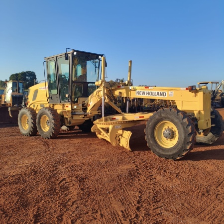 Motoniveladora New Holland RG140B ano 2009