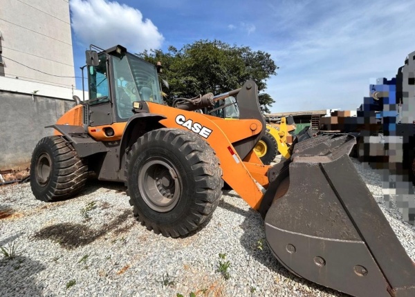 Pá Carregadeira Case 821E ano 2021