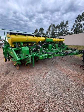 Plantadeira John Deere 1109 ano 2016 - 1109 - Implementos para Plantio