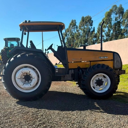 Trator Valtra BM 110 ano 2001