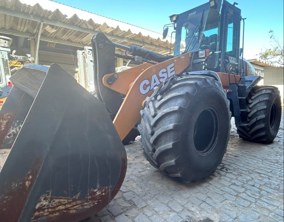 Pá Carregadeira Case 721E ano 2022