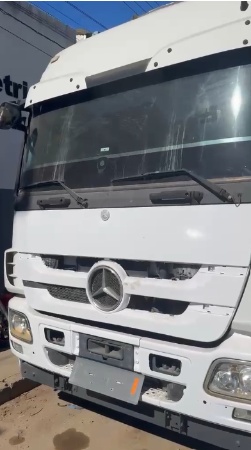 Caminhão Mercedes Benz actros 2646 LS ano 2011