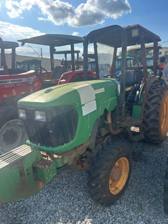 Trator John Deere 5425N ano 2010
